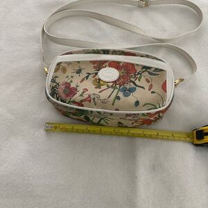 Gucci Cream Crossbody Bag with Vintage Floral Design pre 2000